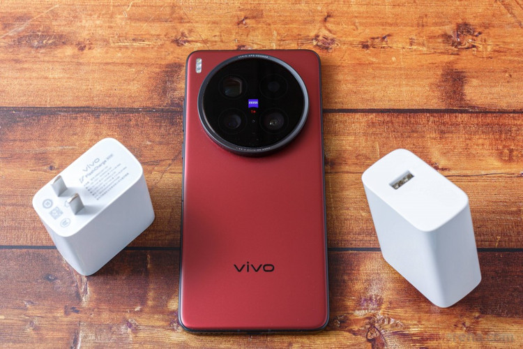 گوشی موبایل ویوو Vivo X200 Ultra (12+256 گیگ)